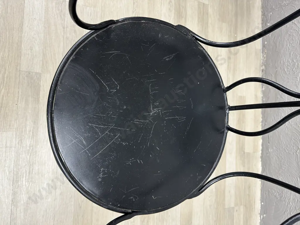 Metal Black Chair, Armed Image 1++