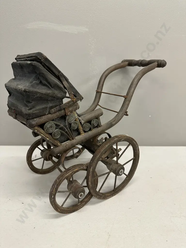 Vintage Dolls Pram Image 1++