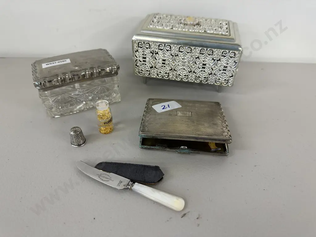 Selection of Vintage Items, Hallmarked Thimble, Pure Gold In Bottle, Jewellery & Cigarette Case Etc Image 1++