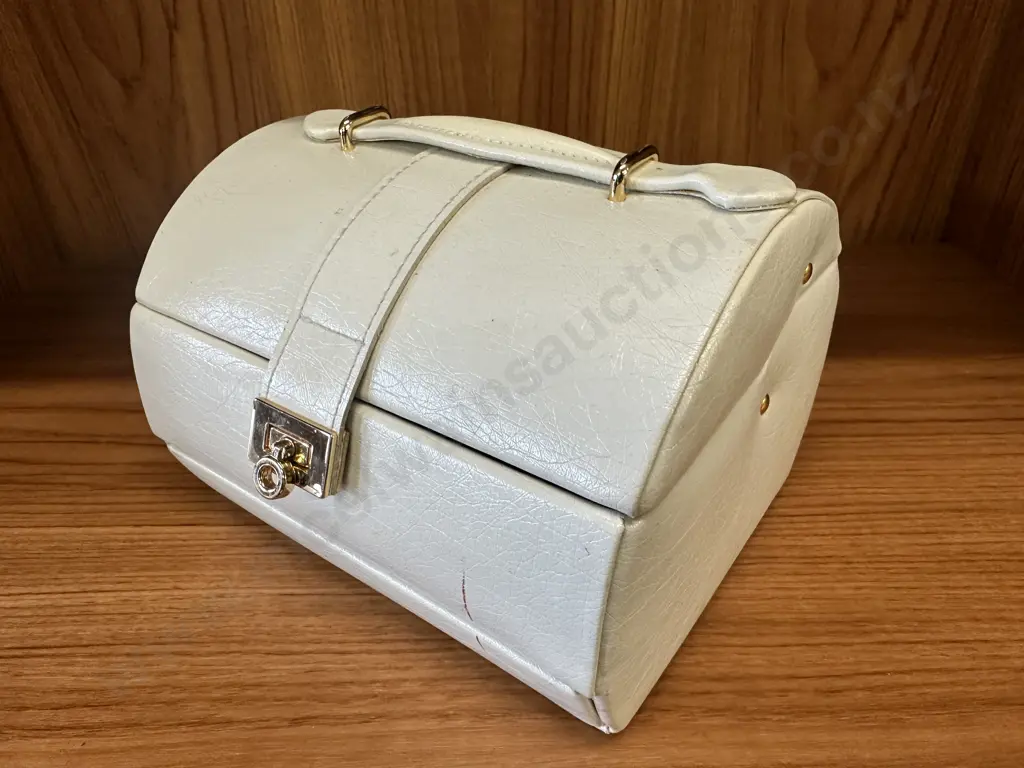 Assorted Costume Jewellery In Cream Jewellery Case Image 1++