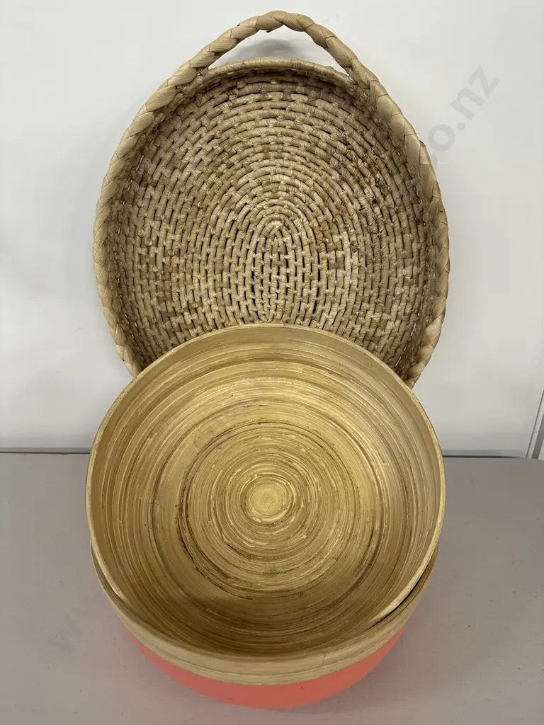 Oval Handled Serving Tray & Dipped Bamboo Round Coral Salad Bowls x2 Image 1++