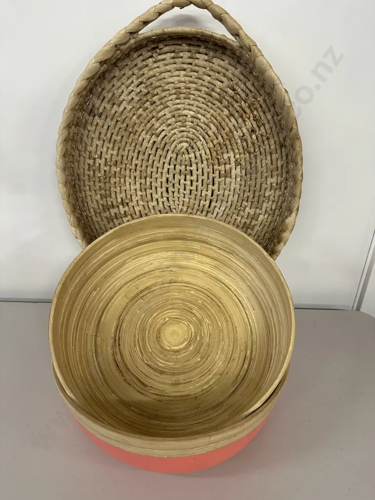 Oval Handled Serving Tray & Dipped Bamboo Round Coral Salad Bowls x2 Image 1++