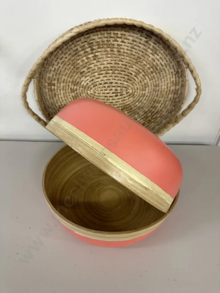 Oval Handled Serving Tray & Dipped Bamboo Round Coral Salad Bowls x2 Image 1++