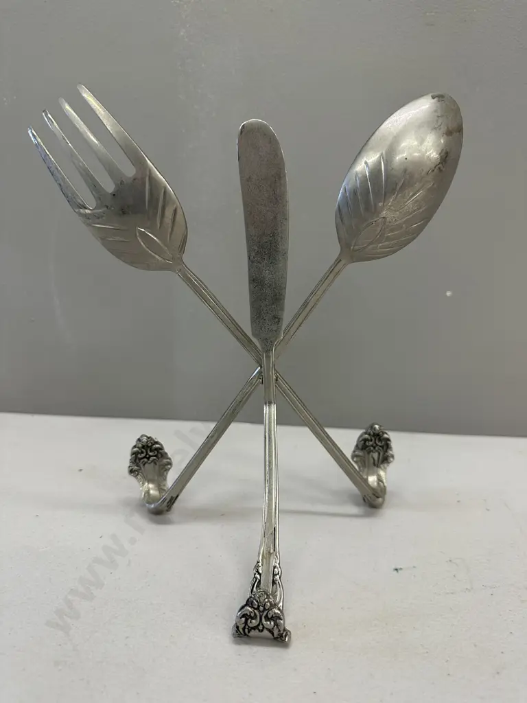 Funky Cutlery Book Holder Image 1++
