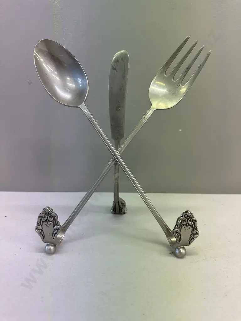 Funky Cutlery Book Holder Image 1++