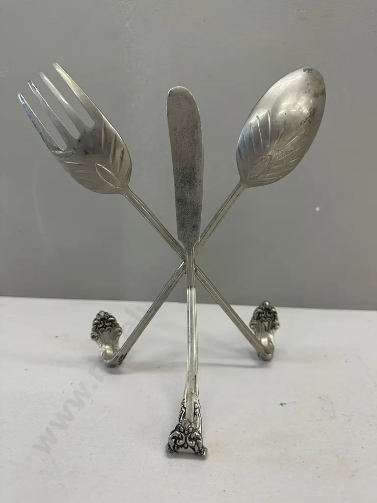 Funky Cutlery Book Holder Image 1++