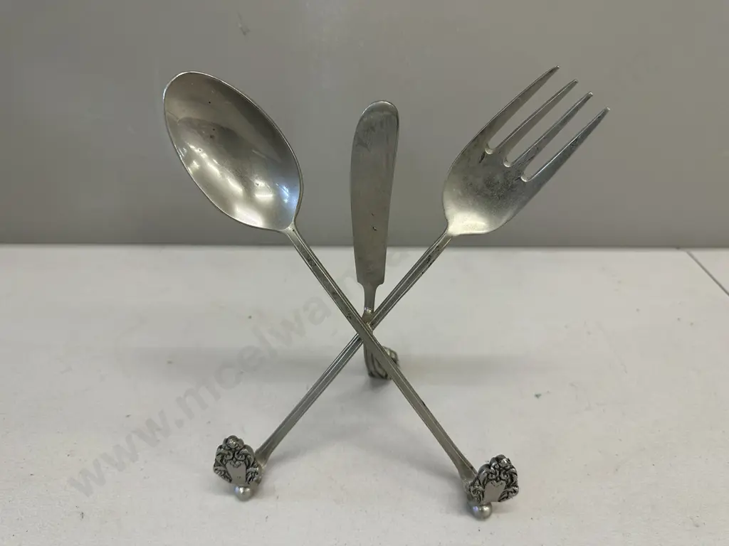 Funky Cutlery Book Holder Image 1++