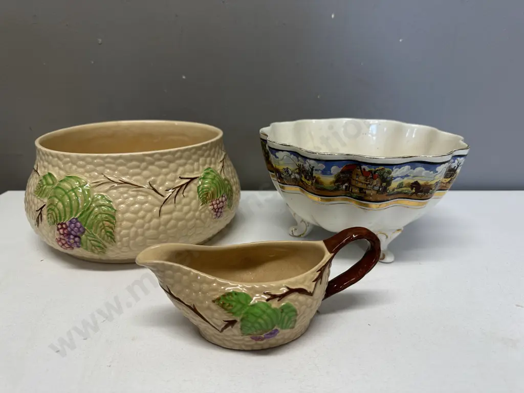 Wade China Items With English Tri Footed Image 1++