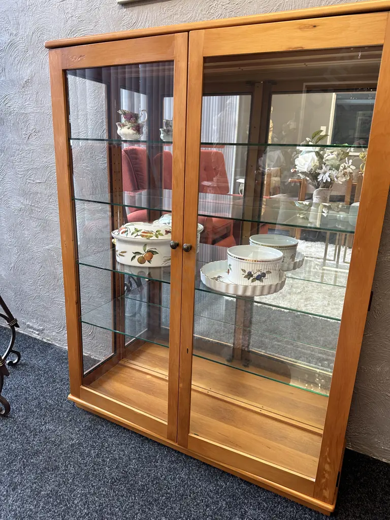 Rimu Glass Display Cabinet, 2 Doors, 4 Glass Shelves. Hand-Carved Furniture Co. NZ, H130 W100 D30.5cm Image 1++