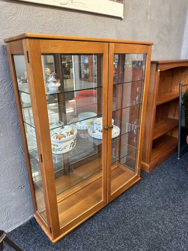 Rimu Glass Display Cabinet, 2 Doors, 4 Glass Shelves. Hand-Carved Furniture Co. NZ, H130 W100 D30.5cm Image 1++