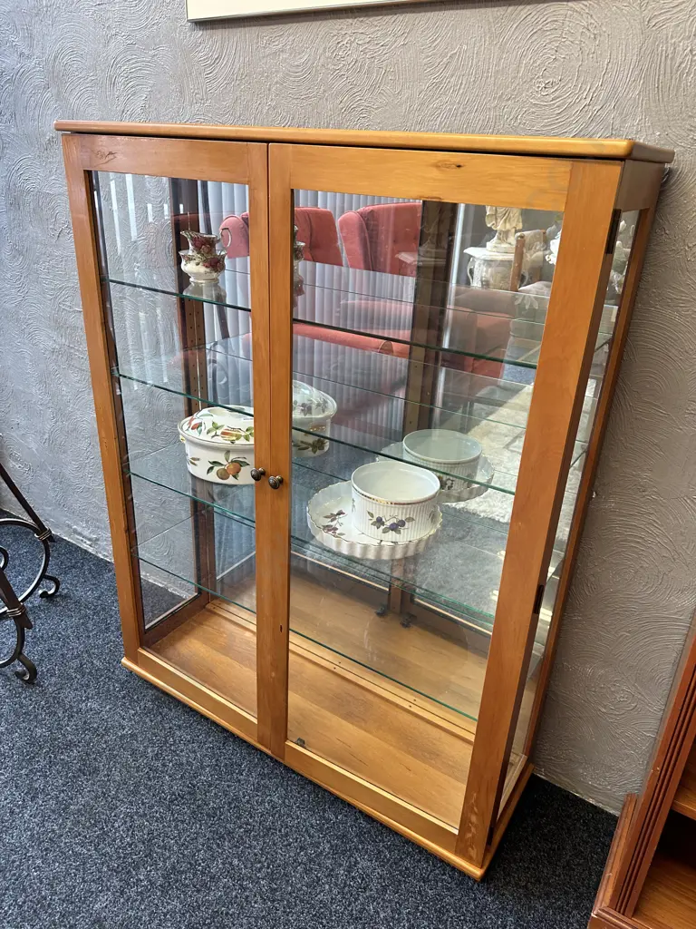 Rimu Glass Display Cabinet, 2 Doors, 4 Glass Shelves. Hand-Carved Furniture Co. NZ, H130 W100 D30.5cm Image 1++