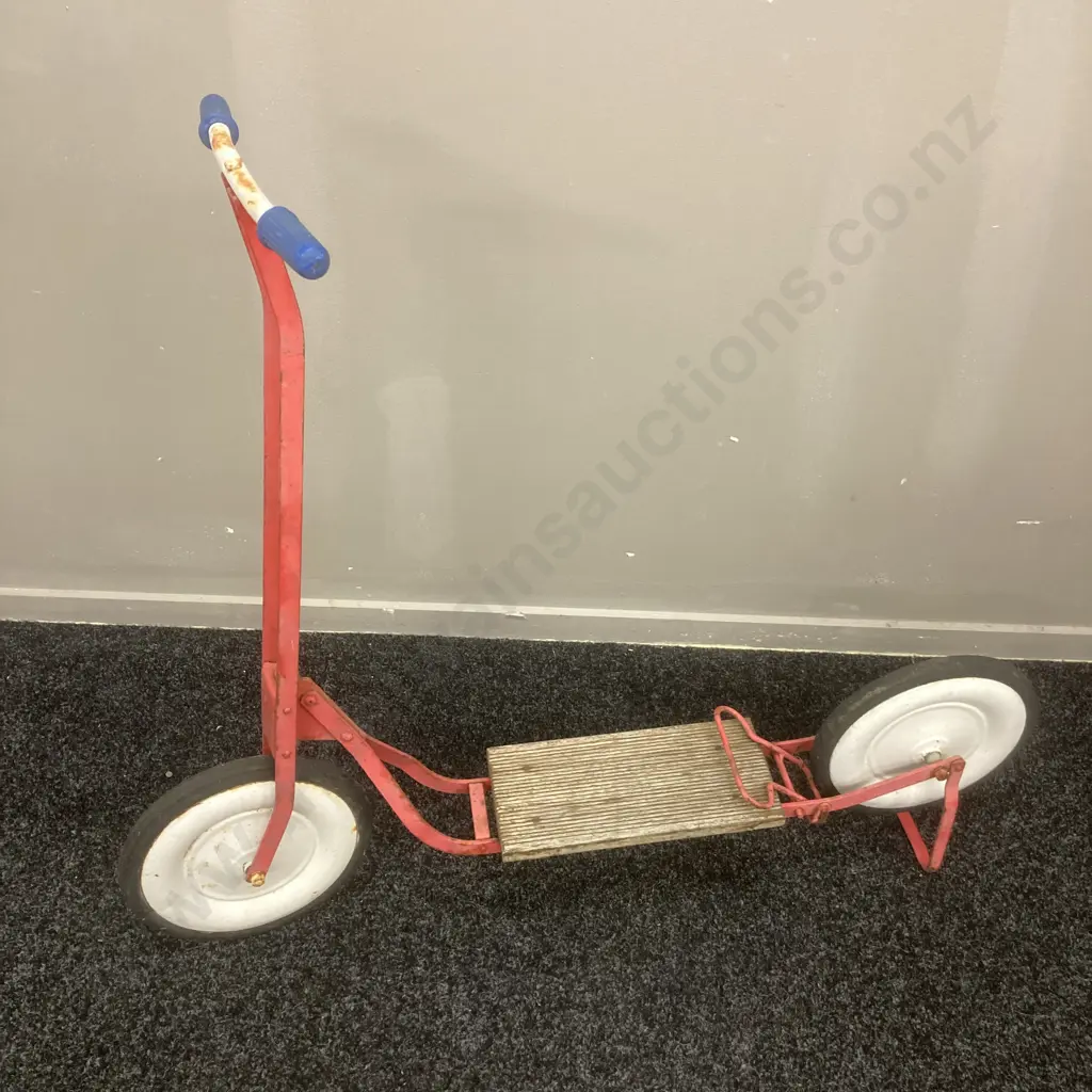 Vintage 1950s Triang Scooter Image 1++