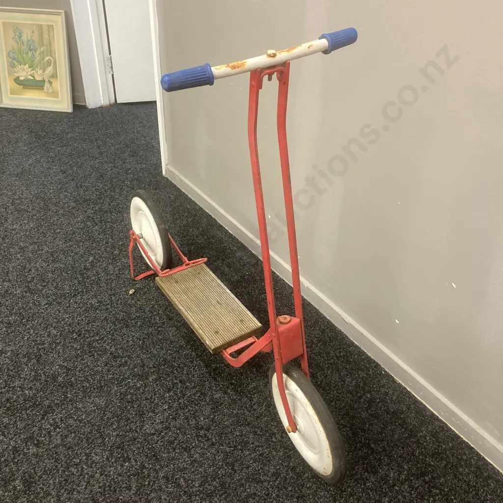 Vintage 1950s Triang Scooter Image 1++