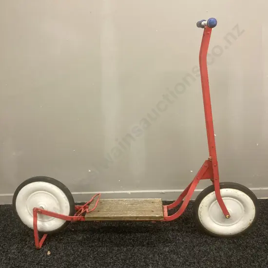 Vintage 1950s Triang Scooter
