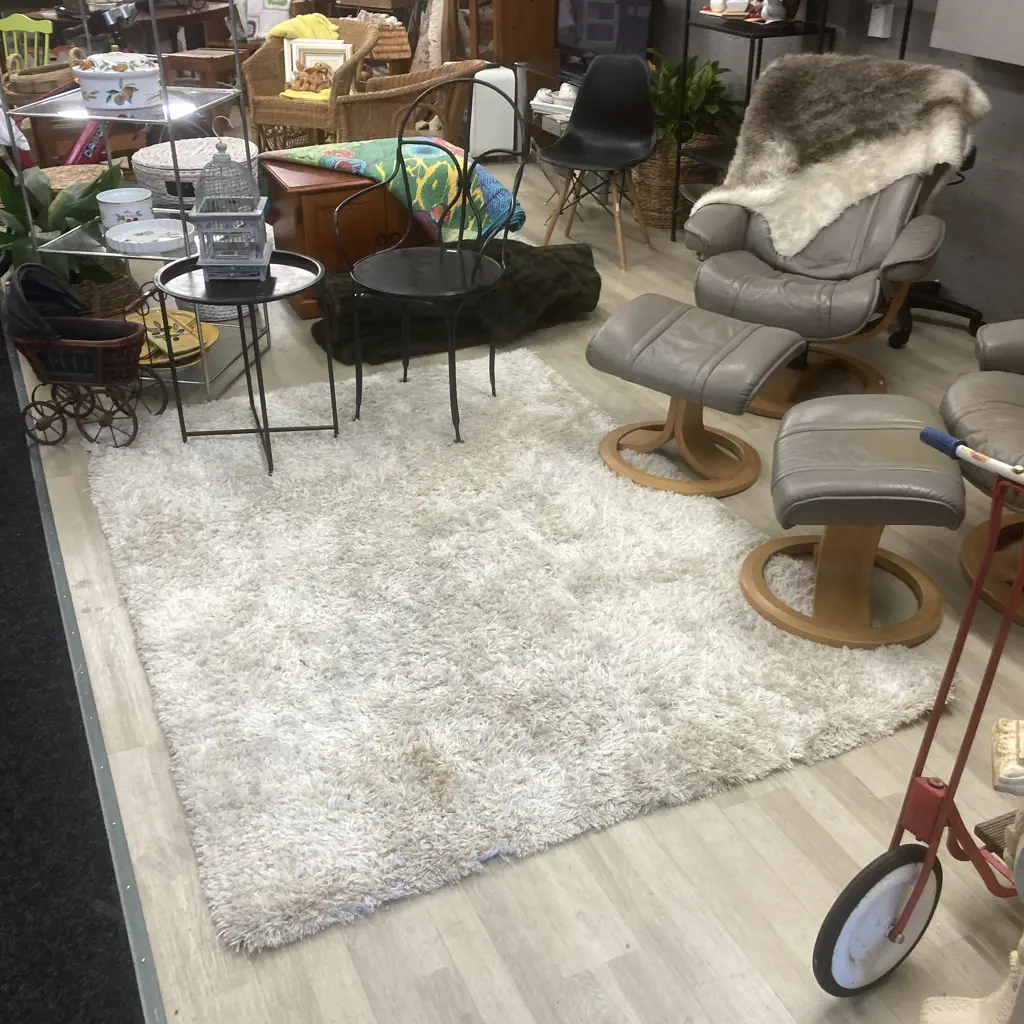 Sassy Brand White Shaggy Floor Rug, 150 x 210cm Image 1++