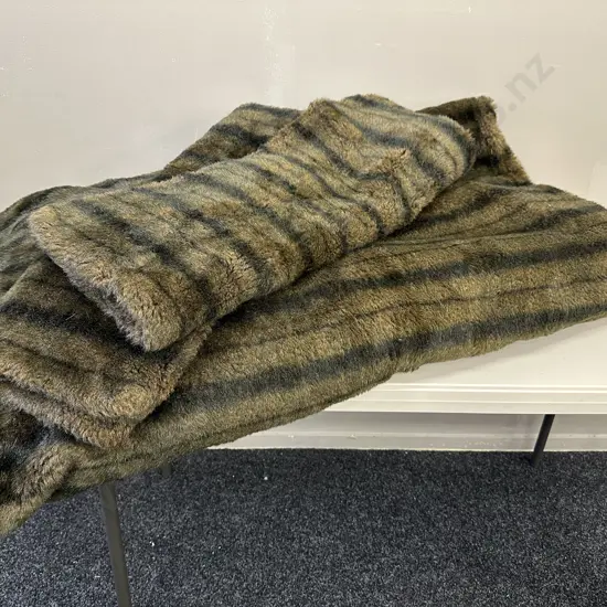 Faux Fur Bed Cover And Pillow Cases x 2