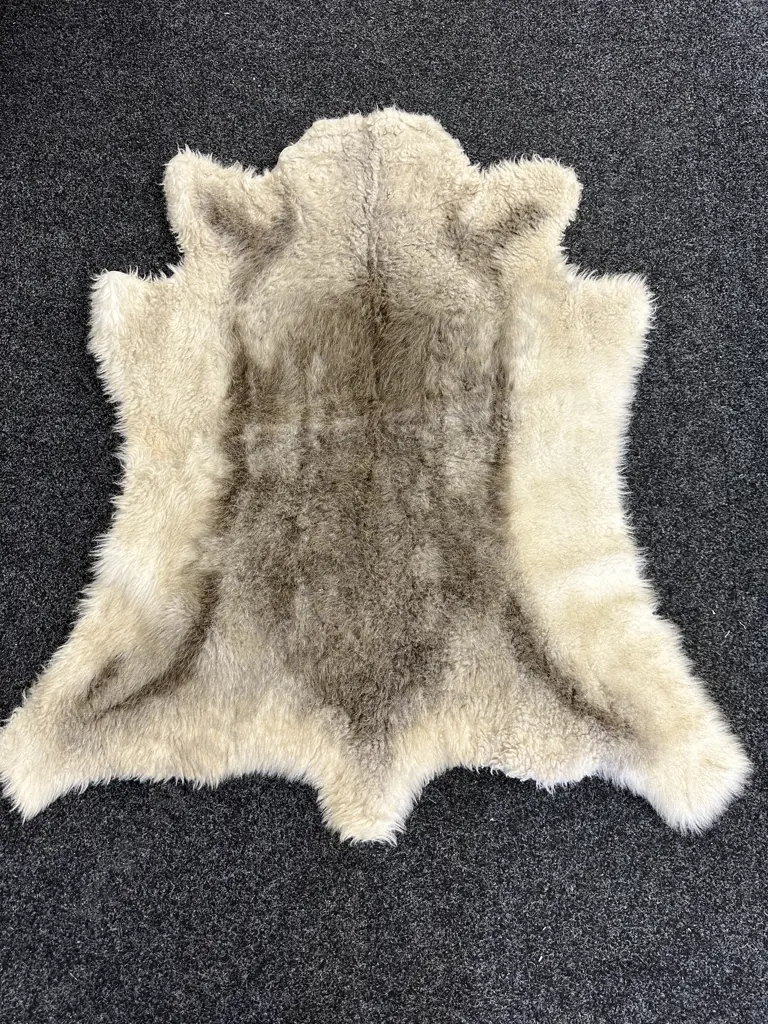 Faux Fur Floor Rug / Throw, 133 x 105 Image 1++