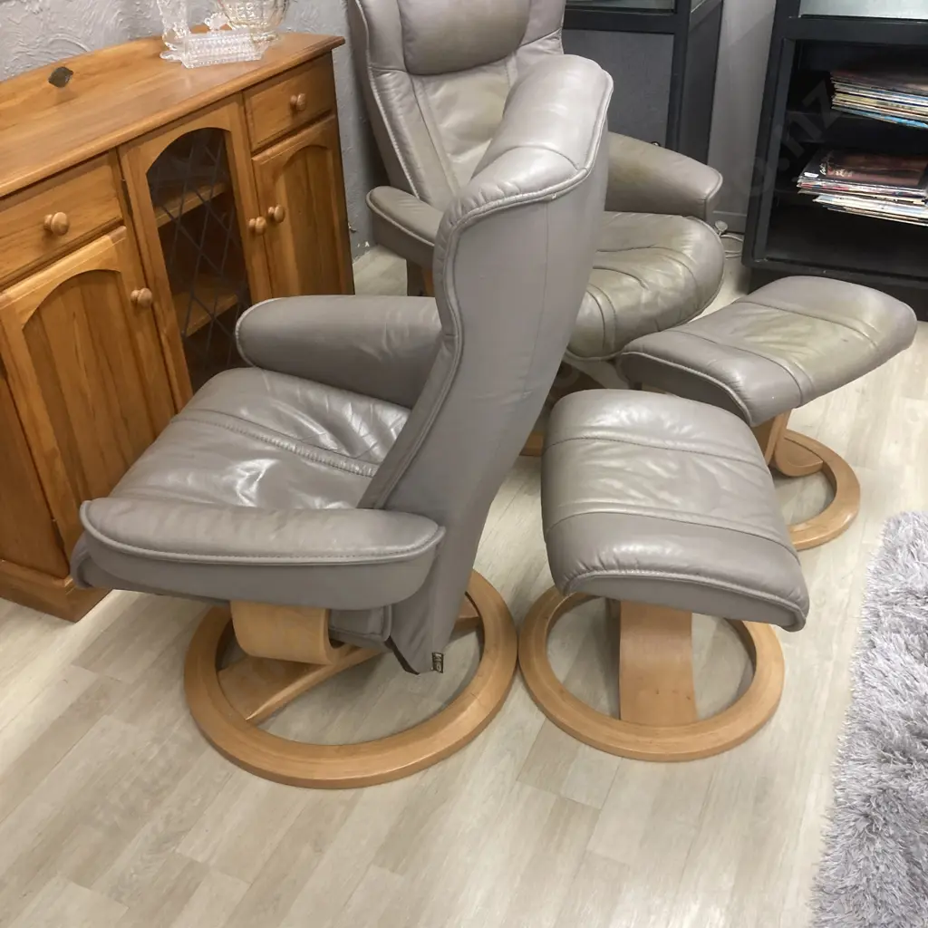 Pair of Stressless Type Recliners With Footstools, IMG Comfort of Norway Image 1++