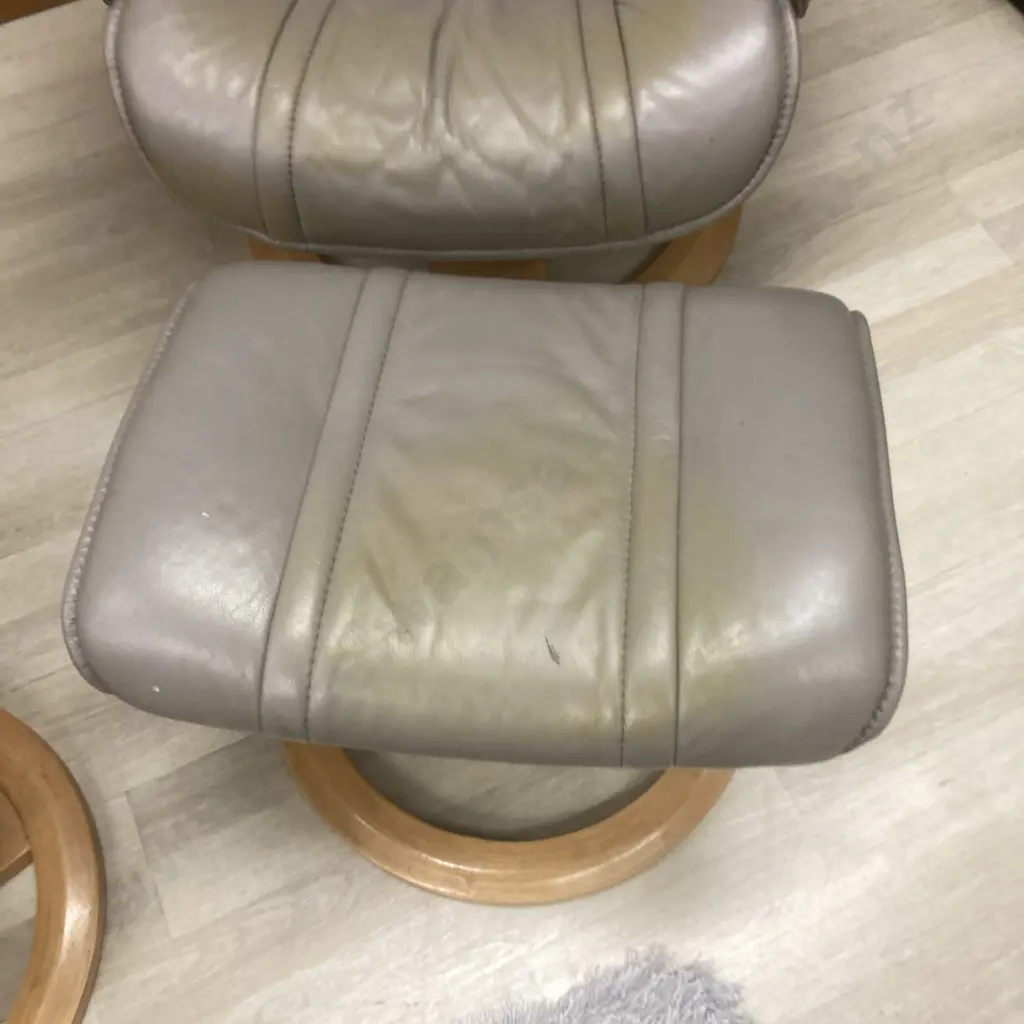 Pair of Stressless Type Recliners With Footstools, IMG Comfort of Norway Image 1++