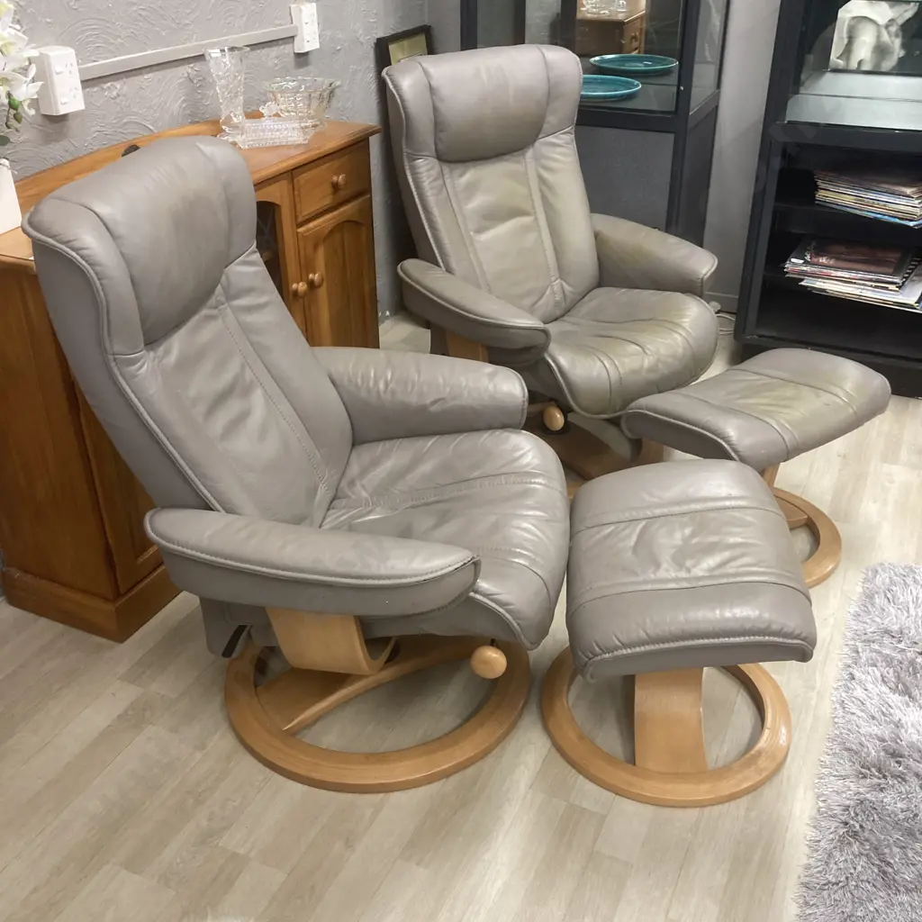 Pair of Stressless Type Recliners With Footstools, IMG Comfort of Norway Image 1++