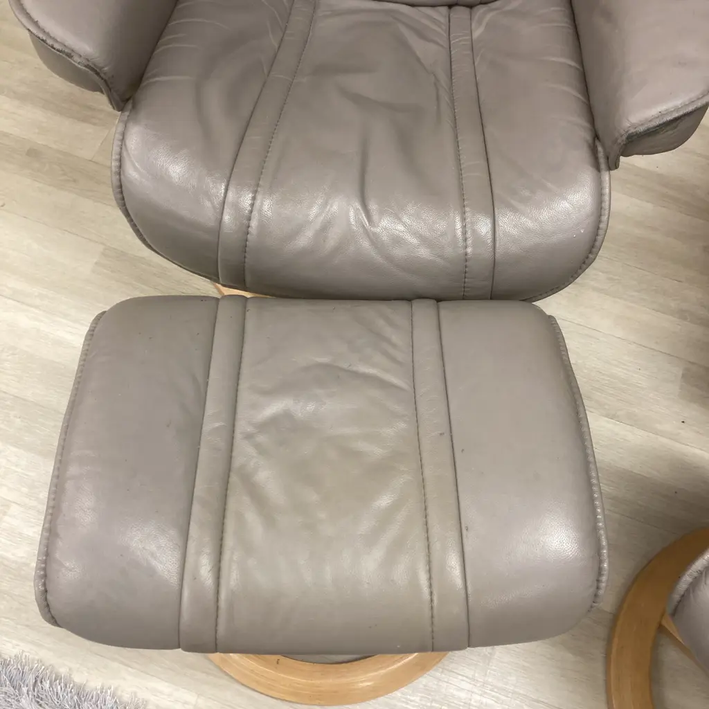 Pair of Stressless Type Recliners With Footstools, IMG Comfort of Norway Image 1++