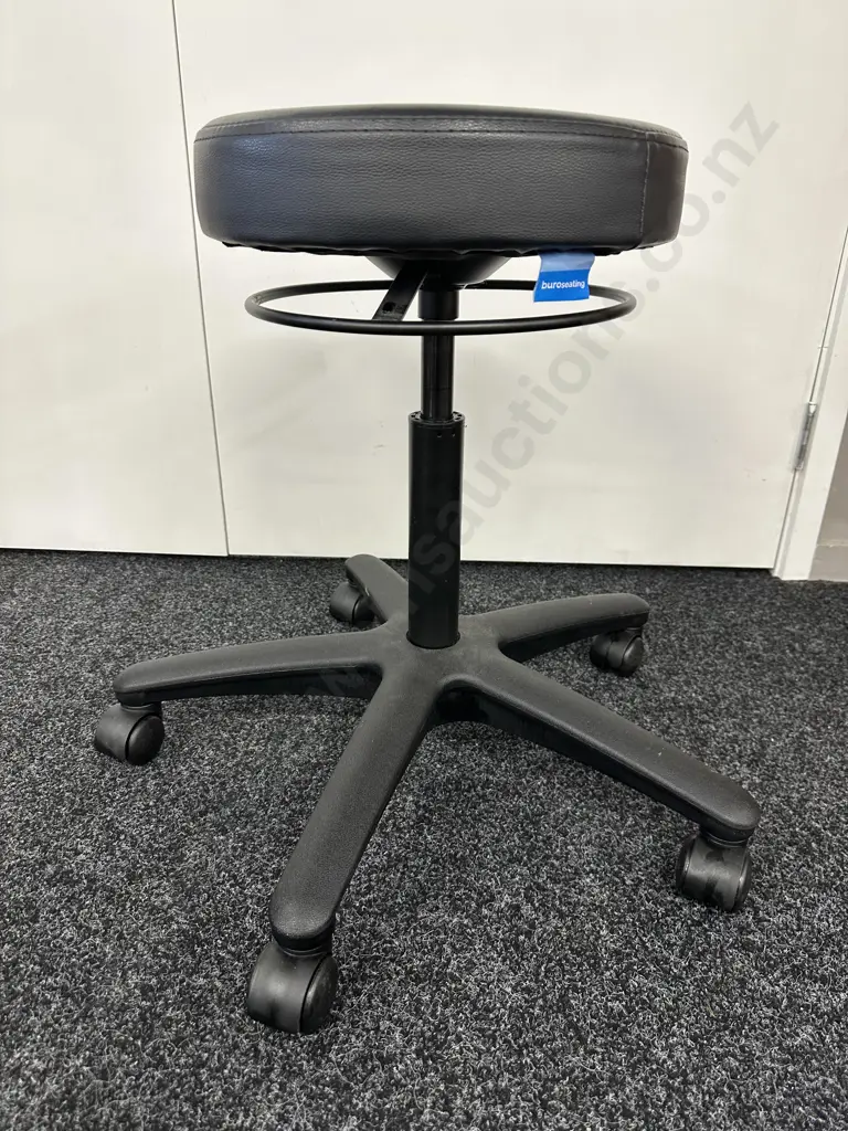 Buro seating Gaslift Stool, Black Round Seat Image 1++