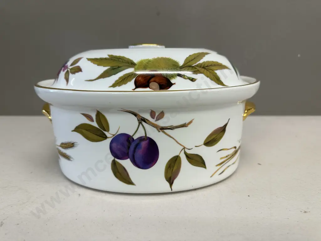 Evesham Royal Worcester Lidded Casserole Dish Image 1++