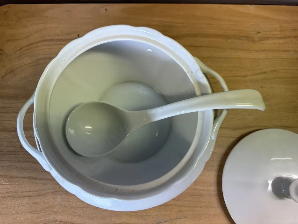 Large Soup Terrine, Ladle & Large Plate Image 1++