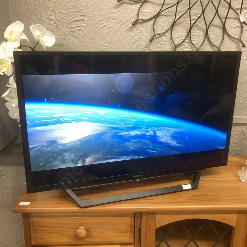 Samsung 43" Series 4 Plasma TV With Remote Control, Model PS43E450A 1M Image 1++