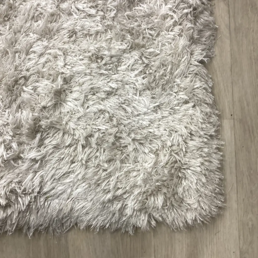 Sassy Brand White Shaggy Floor Rug, 150 x 210cm Image 1++