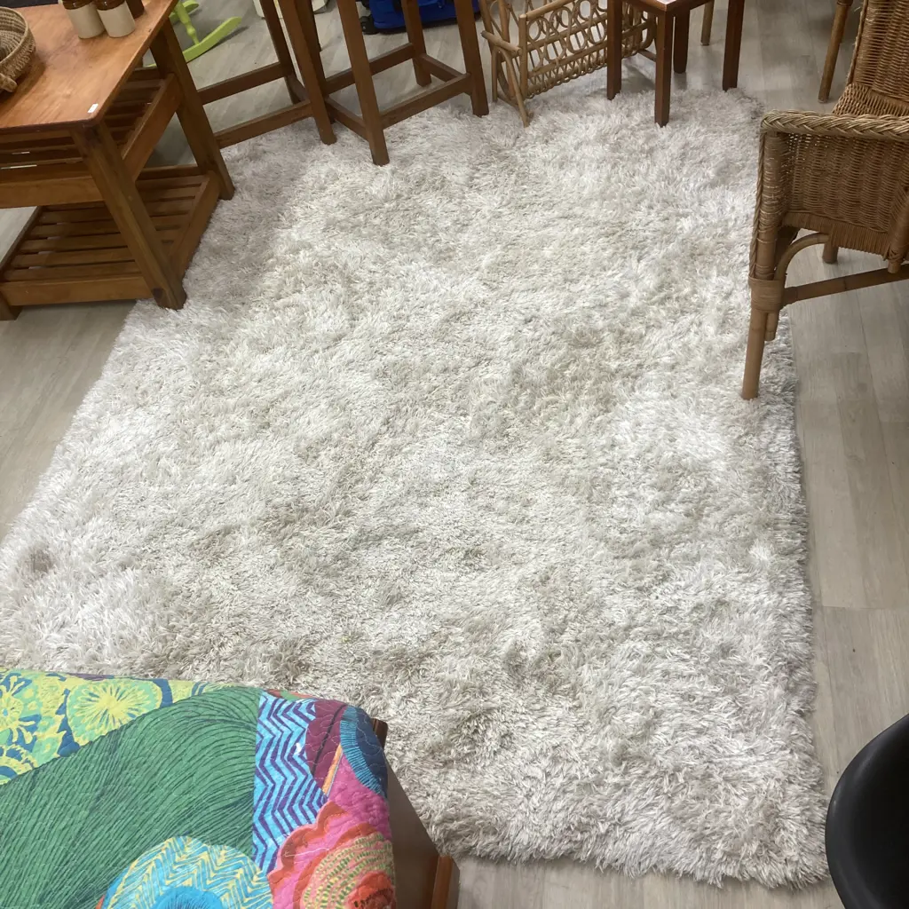 Sassy Brand White Shaggy Floor Rug, 150 x 210cm Image 1++