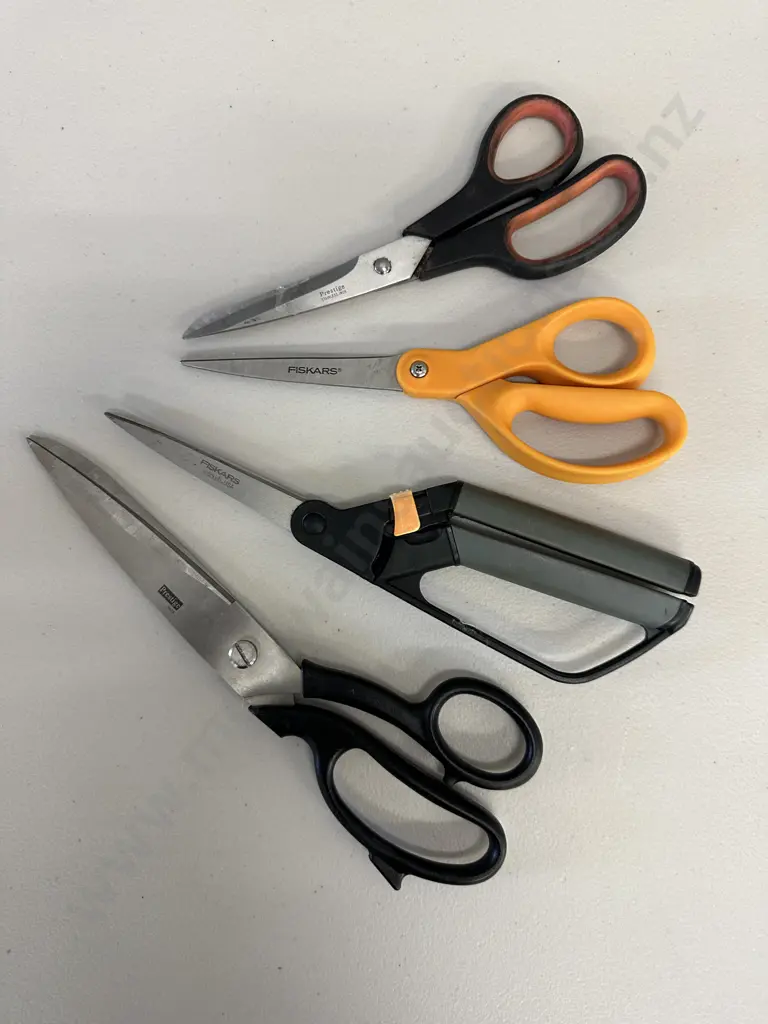 Selection of Scissors - Including Fiskars & Prestidge Image 1++