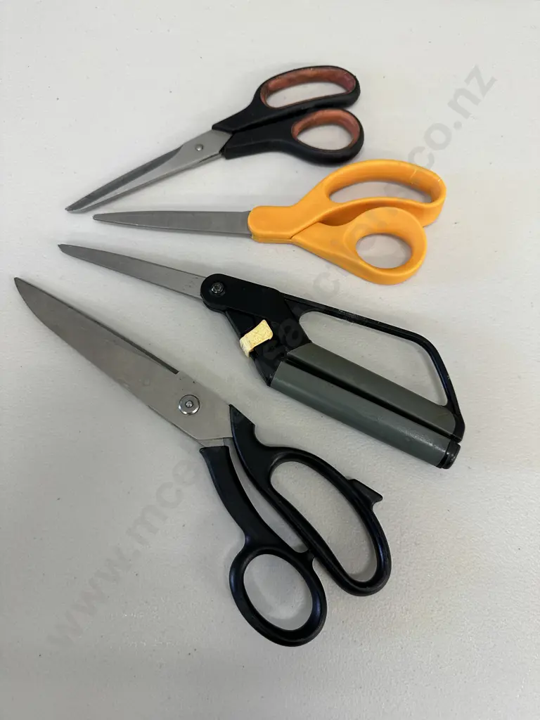 Selection of Scissors - Including Fiskars & Prestidge Image 1++