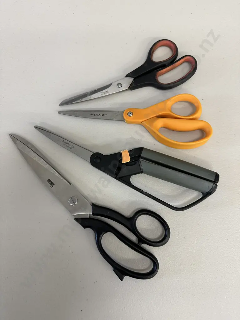 Selection of Scissors - Including Fiskars & Prestidge Image 1++