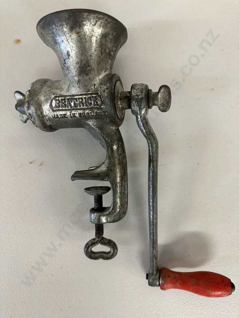 Vintage Harper No 318 Mincer Image 1++