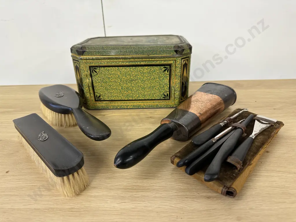 Selection of Vintage Items Including Brush, Clothes Brush Etc Image 1++
