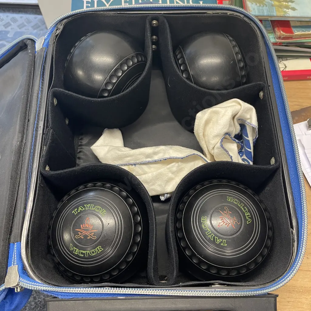Vintage Bowling Set in Case with wheels Image 1++