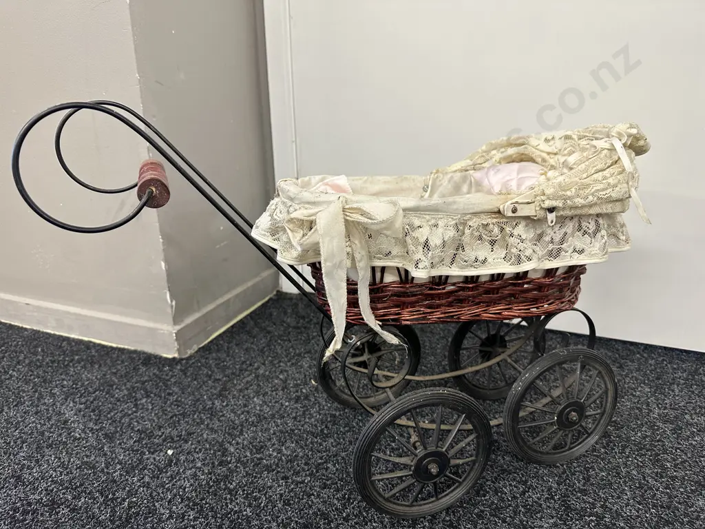 Vintage Wicker Pram With Pillow & Coverlet Image 1++