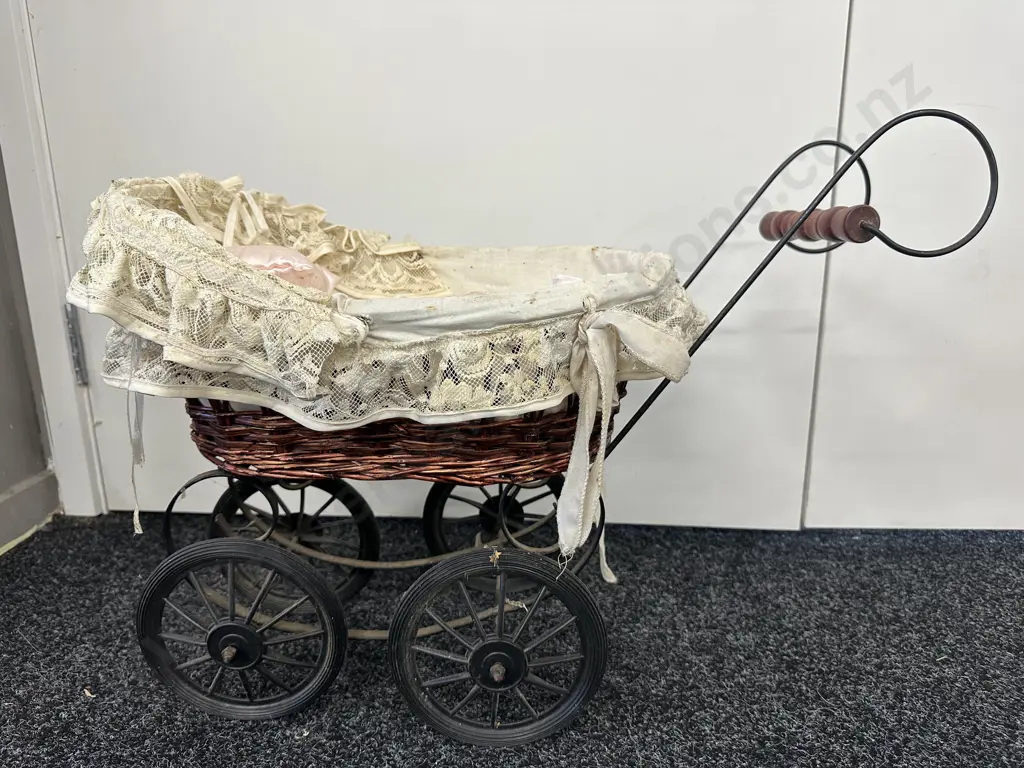 Vintage Wicker Pram With Pillow & Coverlet Image 1++