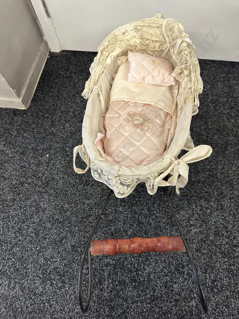 Vintage Wicker Pram With Pillow & Coverlet Image 1++