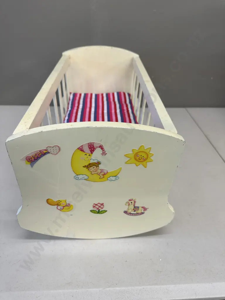 Vintage Dolls Cradle Image 1++