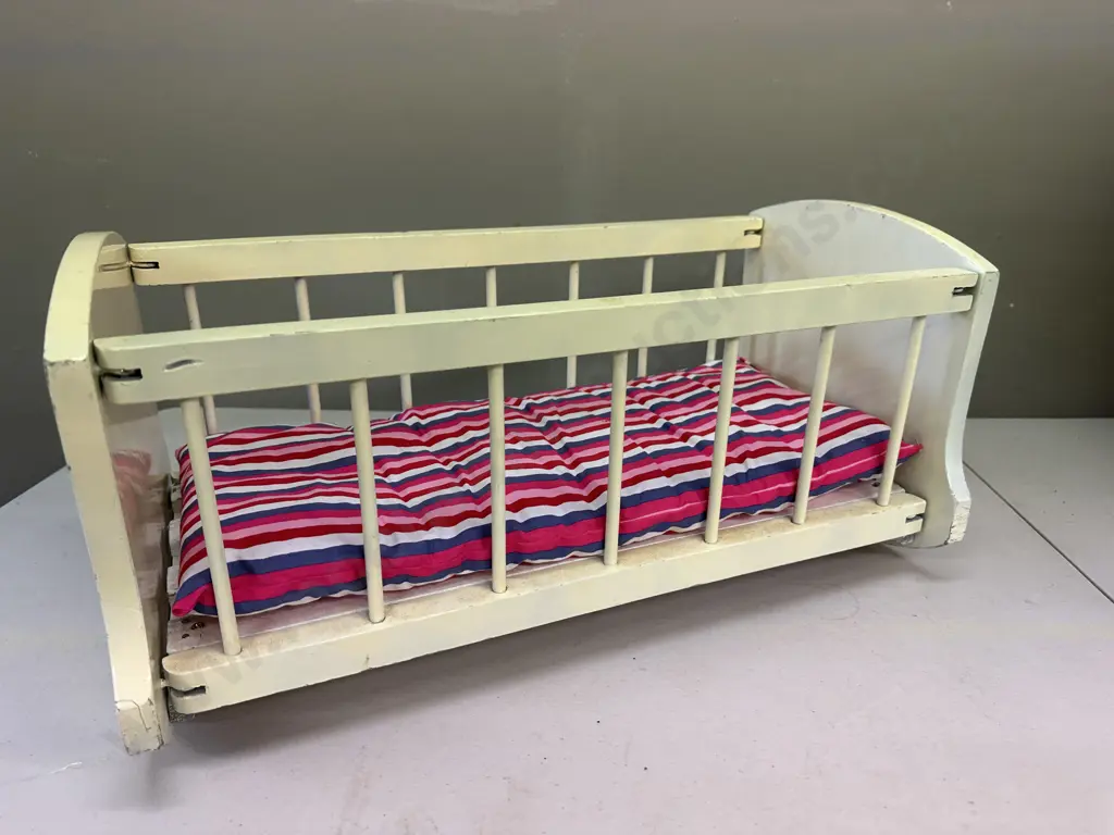 Vintage Dolls Cradle Image 1++
