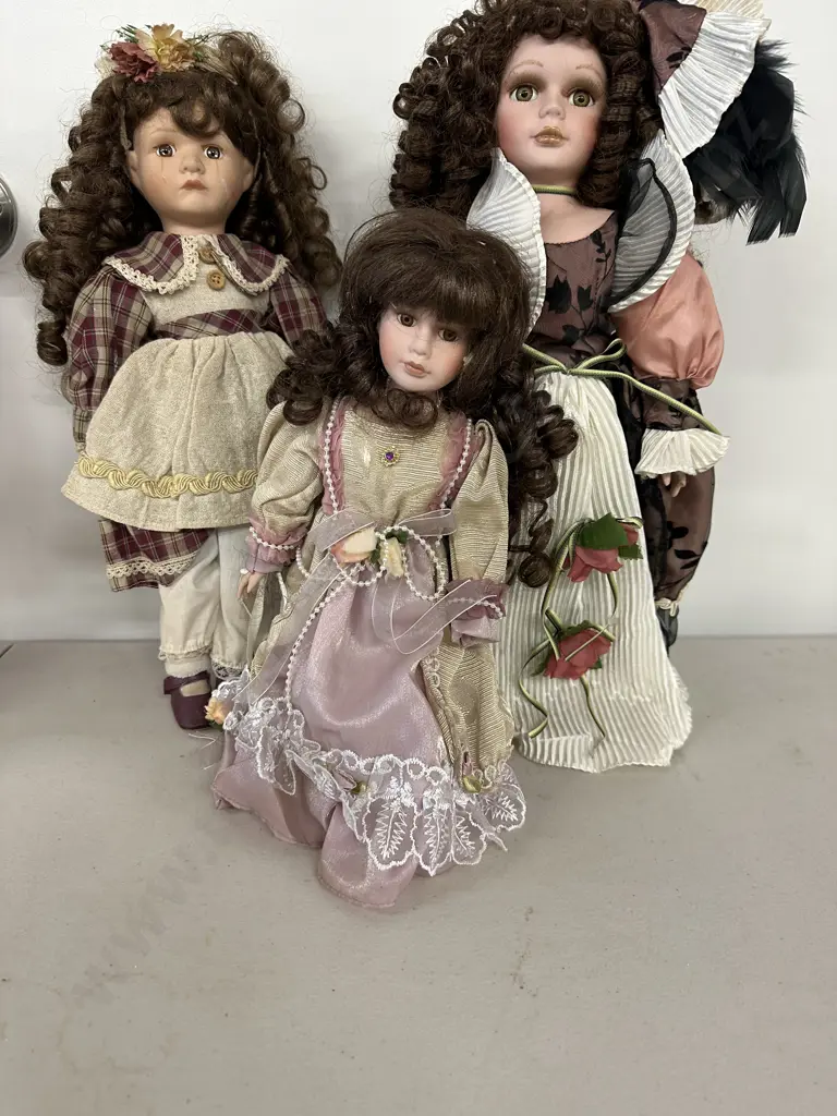 Selection Of Vintage Porcelain Dolls Image 1++