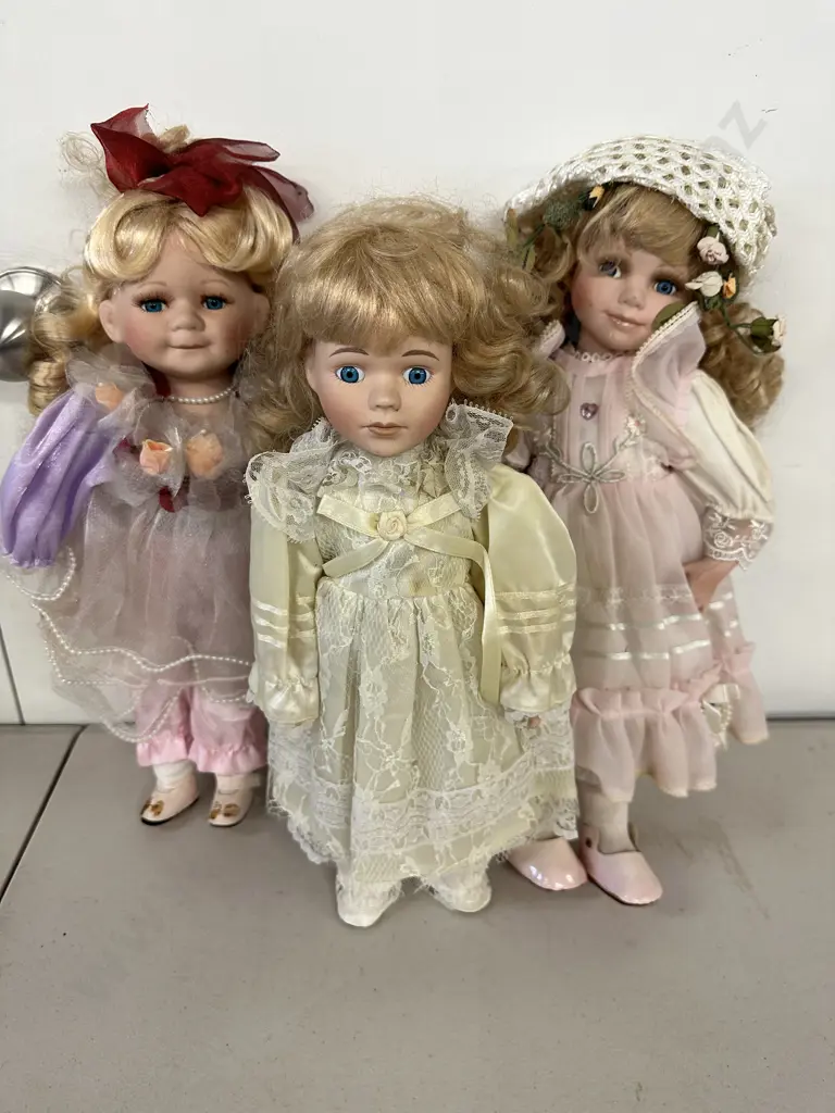 Selection Of Vintage Porcelain Dolls x3 Image 1++