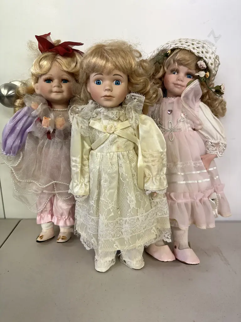 Selection Of Vintage Porcelain Dolls x3 Image 1++