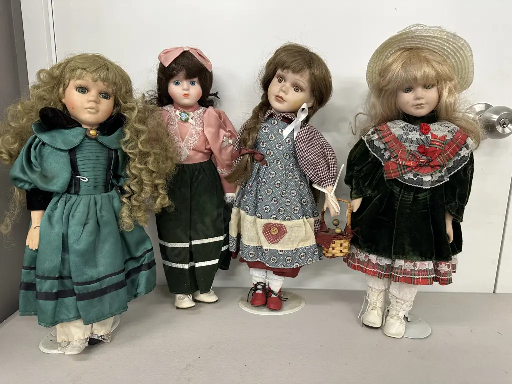 Selection Of Vintage Porcelain Dolls x4 Image 1++
