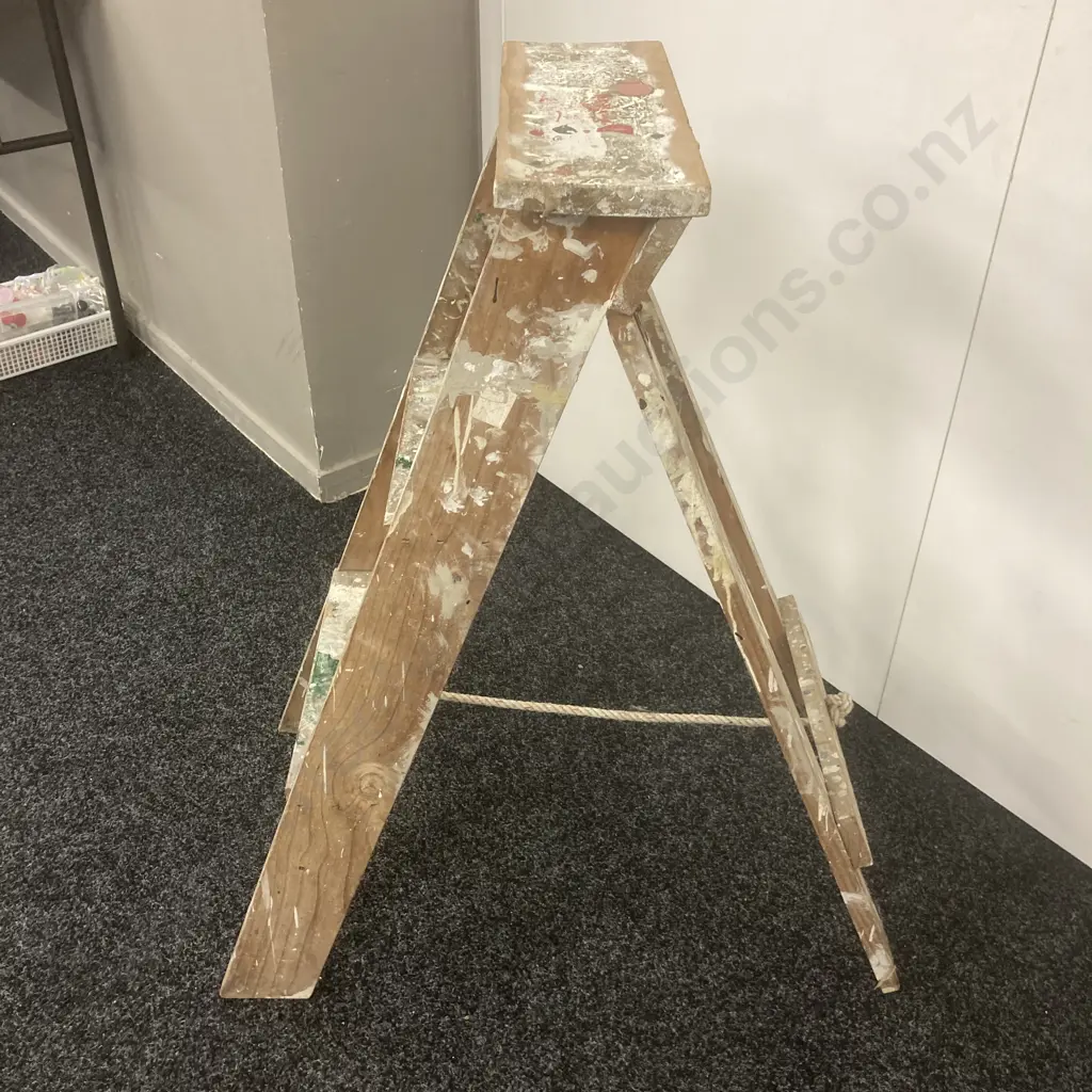 Vintage Wooden Display Ladder, H92cm Image 1++