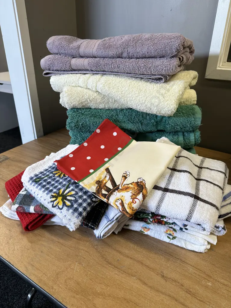 Selection of Towels & New tea Towels Image 1++