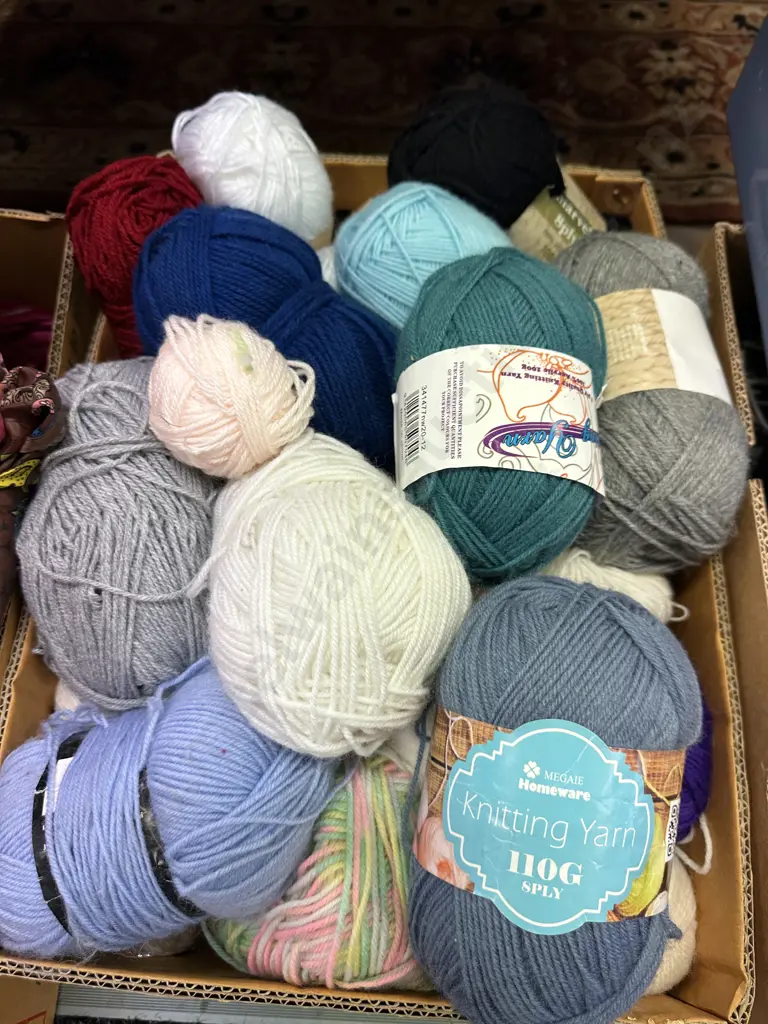 Box of Wool Image 1++