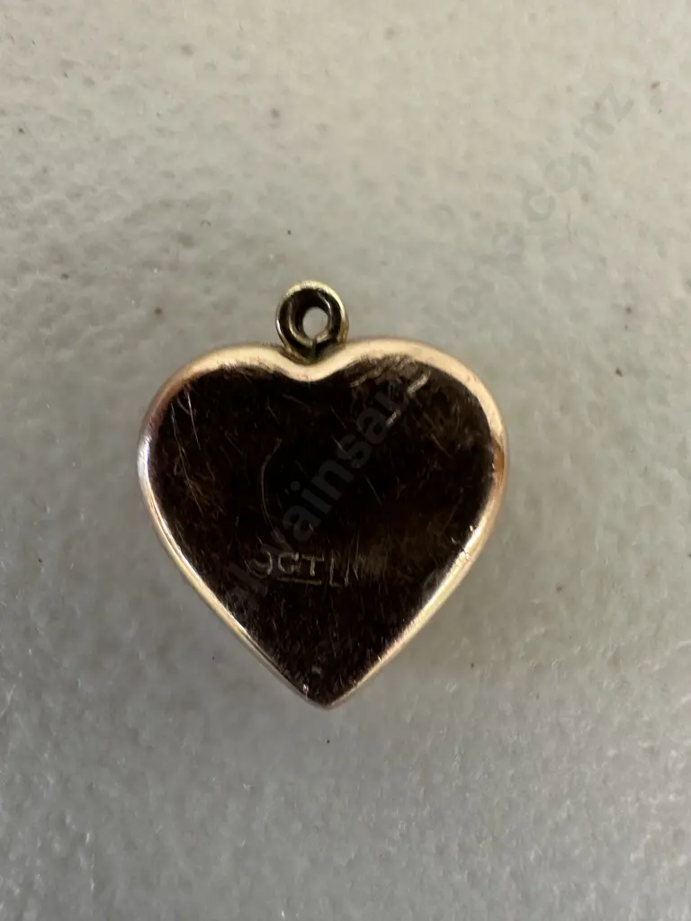 9ct Gold Heart Locket with Pearl? Image 1++